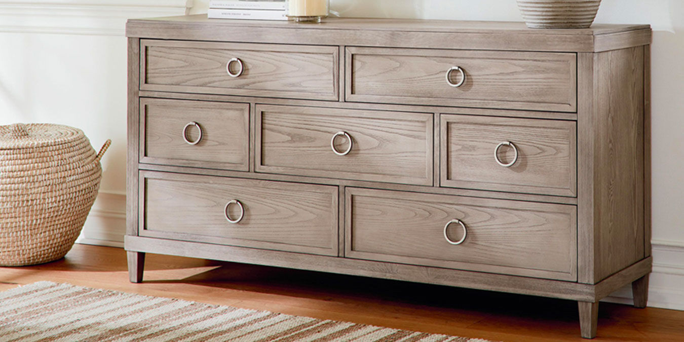 Dressers & Chests 