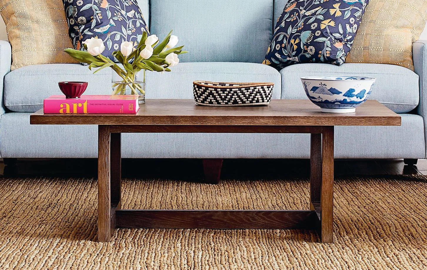 How to Decorate a Coffee Table
